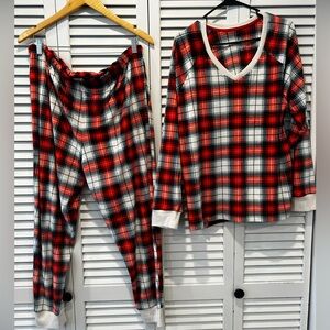 Cuddl Duds Red, Green & White Plaid Pajama Set woman’s size 1X